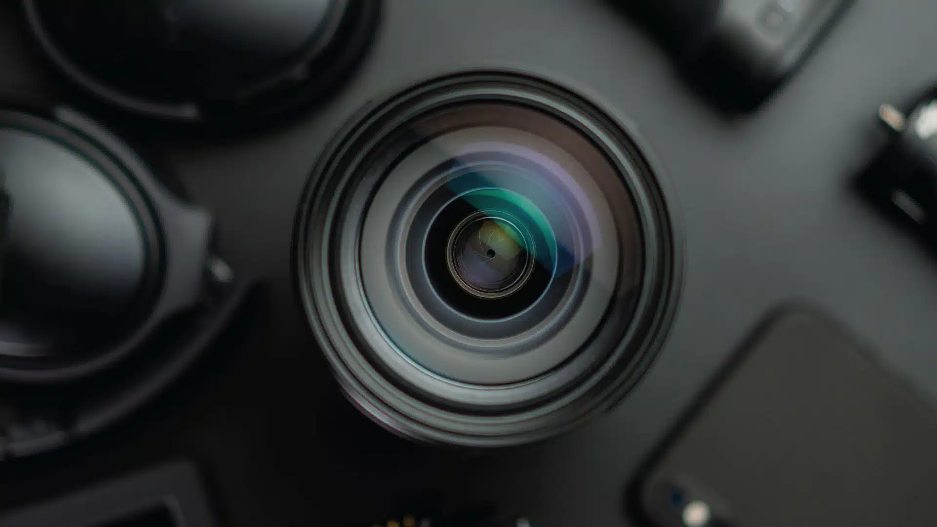 Storytelling through Visuals: Using Photography and Graphics in Branding